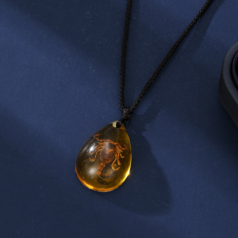 Retro Naszyjnik z Bursztynu z  – Resin Art Necklace recenzja i cena